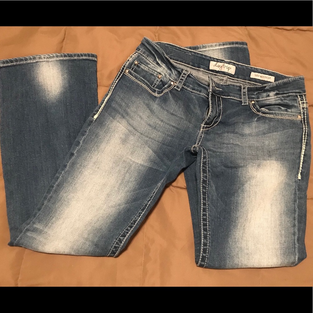 Buckle Daytrip Leo Bootcut Jeans, Size 32L